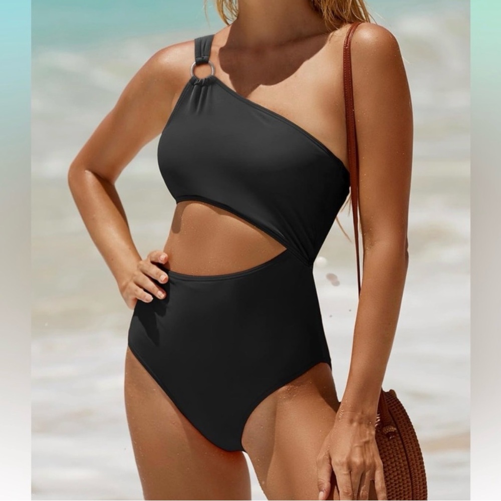 NWT Black Cutout One-Shoulder Swimsuit